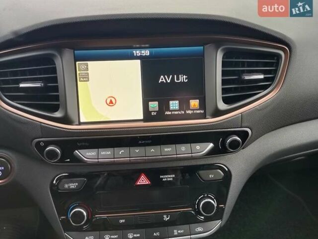 Белый Хендай Ioniq, объемом двигателя 0 л и пробегом 118 тыс. км за 11850 $, фото 63 на Automoto.ua