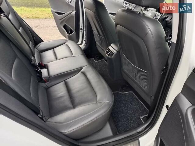 Белый Хендай Ioniq, объемом двигателя 0 л и пробегом 118 тыс. км за 11850 $, фото 26 на Automoto.ua
