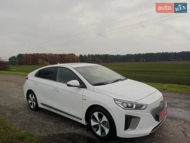 Белый Хендай Ioniq, объемом двигателя 0 л и пробегом 118 тыс. км за 11850 $, фото 9 на Automoto.ua