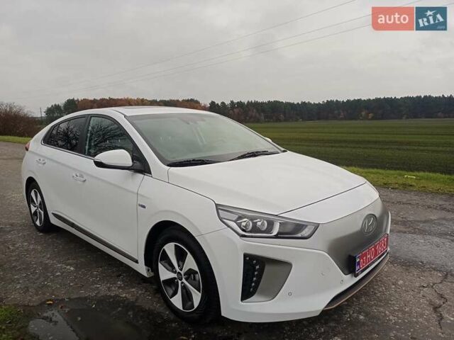 Белый Хендай Ioniq, объемом двигателя 0 л и пробегом 118 тыс. км за 11850 $, фото 8 на Automoto.ua
