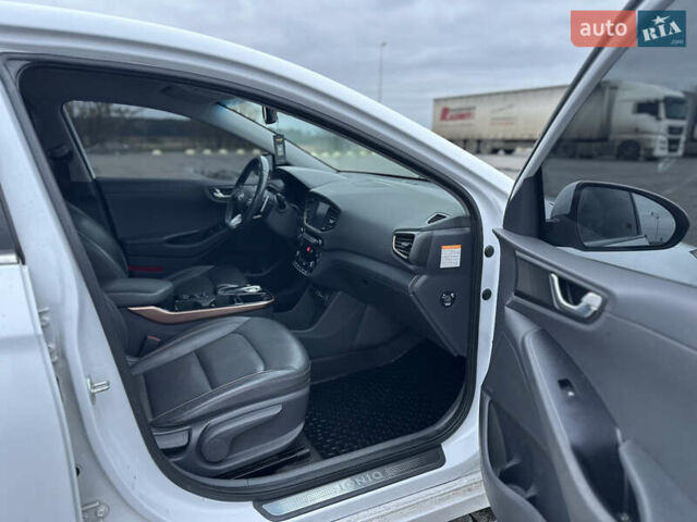 Белый Хендай Ioniq, объемом двигателя 0 л и пробегом 155 тыс. км за 11450 $, фото 13 на Automoto.ua