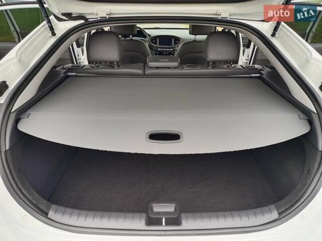 Белый Хендай Ioniq, объемом двигателя 0 л и пробегом 102 тыс. км за 12650 $, фото 25 на Automoto.ua