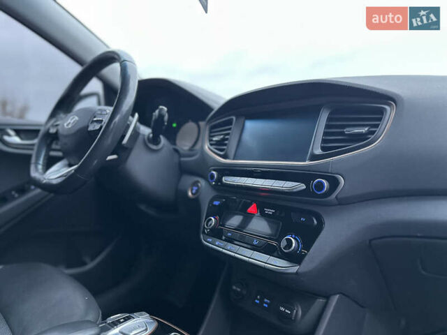 Белый Хендай Ioniq, объемом двигателя 0 л и пробегом 155 тыс. км за 11450 $, фото 15 на Automoto.ua