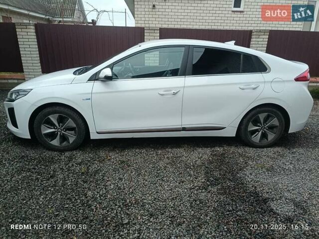Белый Хендай Ioniq, объемом двигателя 0 л и пробегом 230 тыс. км за 10097 $, фото 9 на Automoto.ua