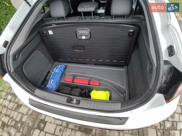 Белый Хендай Ioniq, объемом двигателя 0 л и пробегом 124 тыс. км за 13500 $, фото 5 на Automoto.ua