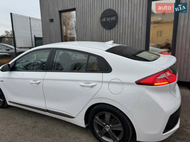 Белый Хендай Ioniq, объемом двигателя 0 л и пробегом 156 тыс. км за 11600 $, фото 6 на Automoto.ua