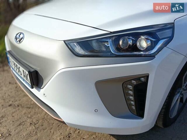 Белый Хендай Ioniq, объемом двигателя 0 л и пробегом 119 тыс. км за 12700 $, фото 21 на Automoto.ua