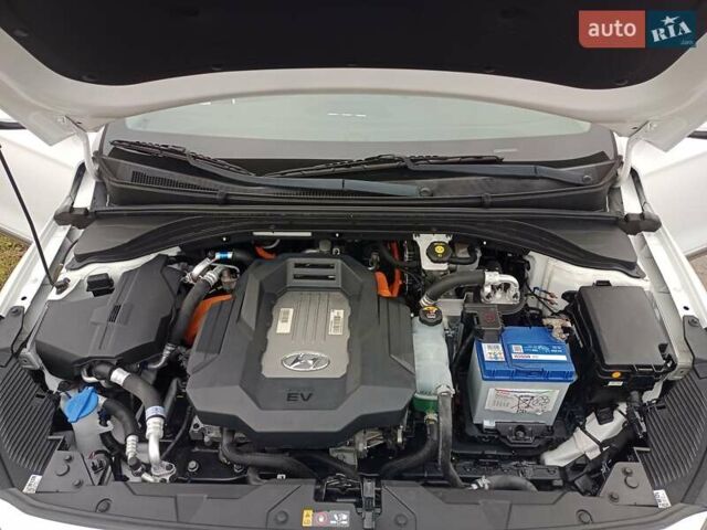 Белый Хендай Ioniq, объемом двигателя 0 л и пробегом 102 тыс. км за 12650 $, фото 27 на Automoto.ua