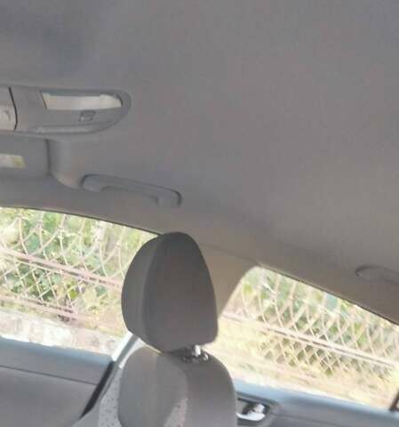 Белый Хендай Ioniq, объемом двигателя 0 л и пробегом 147 тыс. км за 13900 $, фото 10 на Automoto.ua