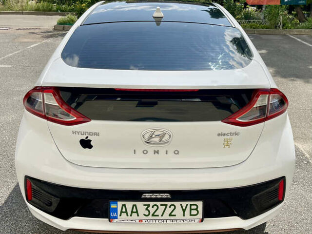Белый Хендай Ioniq, объемом двигателя 0 л и пробегом 87 тыс. км за 17000 $, фото 4 на Automoto.ua