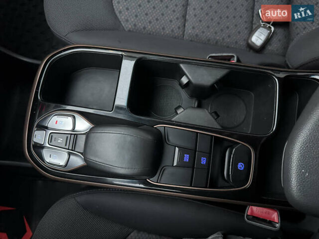 Белый Хендай Ioniq, объемом двигателя 0 л и пробегом 156 тыс. км за 11600 $, фото 20 на Automoto.ua