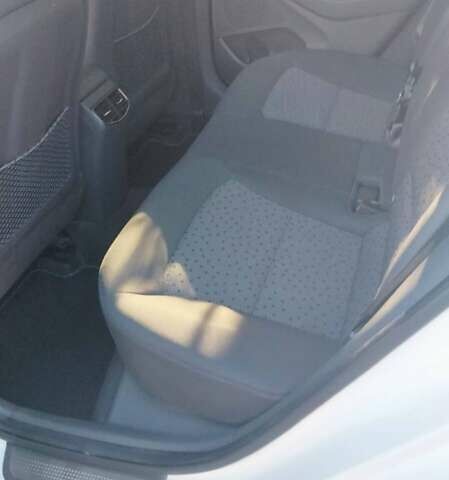 Белый Хендай Ioniq, объемом двигателя 0 л и пробегом 147 тыс. км за 13900 $, фото 12 на Automoto.ua