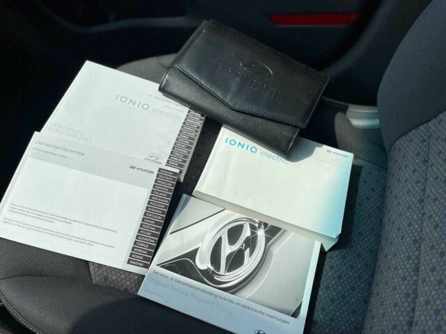 Белый Хендай Ioniq, объемом двигателя 0 л и пробегом 158 тыс. км за 12700 $, фото 17 на Automoto.ua