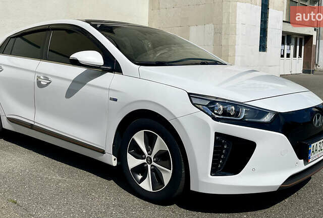 Белый Хендай Ioniq, объемом двигателя 0 л и пробегом 87 тыс. км за 17000 $, фото 7 на Automoto.ua
