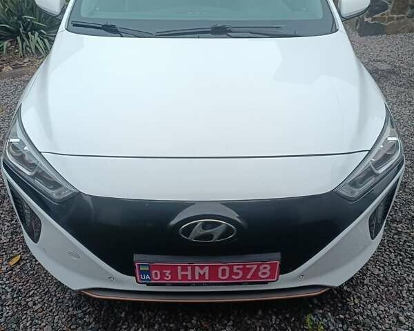 Белый Хендай Ioniq, объемом двигателя 0 л и пробегом 230 тыс. км за 10097 $, фото 1 на Automoto.ua