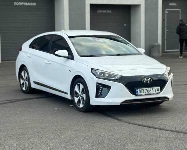 Белый Хендай Ioniq, объемом двигателя 0 л и пробегом 95 тыс. км за 12500 $, фото 17 на Automoto.ua