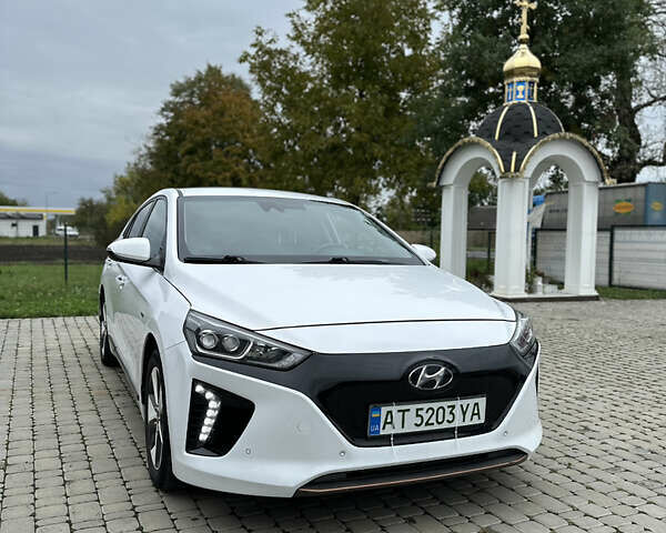 Белый Хендай Ioniq, объемом двигателя 0 л и пробегом 160 тыс. км за 11850 $, фото 4 на Automoto.ua