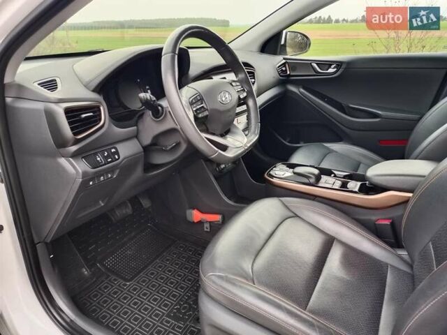 Белый Хендай Ioniq, объемом двигателя 0 л и пробегом 102 тыс. км за 12650 $, фото 14 на Automoto.ua