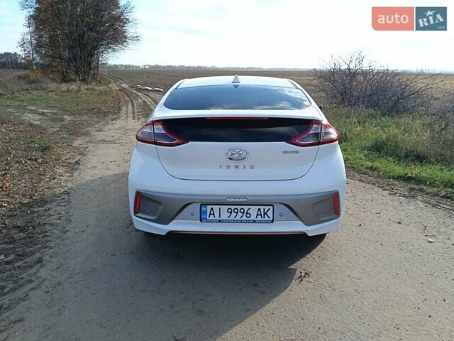 Белый Хендай Ioniq, объемом двигателя 0 л и пробегом 119 тыс. км за 12700 $, фото 11 на Automoto.ua