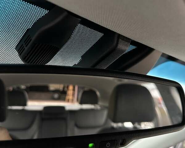 Белый Хендай Ioniq, объемом двигателя 0 л и пробегом 84 тыс. км за 12990 $, фото 30 на Automoto.ua