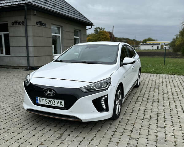 Белый Хендай Ioniq, объемом двигателя 0 л и пробегом 160 тыс. км за 11850 $, фото 2 на Automoto.ua
