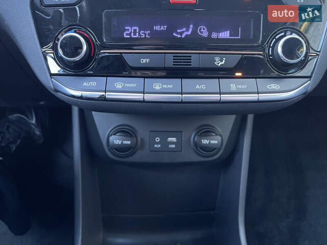 Белый Хендай Ioniq, объемом двигателя 0 л и пробегом 154 тыс. км за 10950 $, фото 34 на Automoto.ua