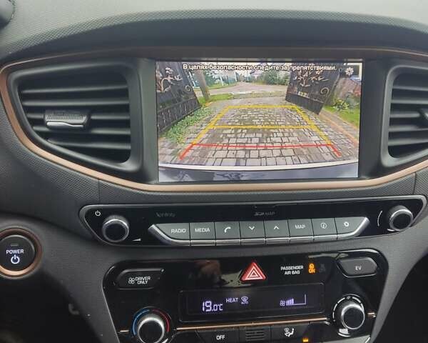 Белый Хендай Ioniq, объемом двигателя 0 л и пробегом 124 тыс. км за 13500 $, фото 8 на Automoto.ua