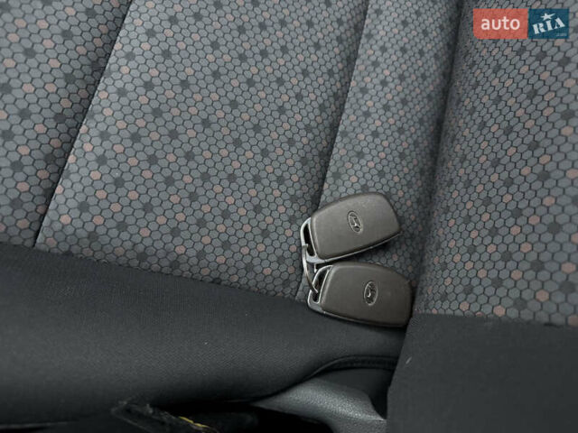 Белый Хендай Ioniq, объемом двигателя 0 л и пробегом 156 тыс. км за 11600 $, фото 19 на Automoto.ua