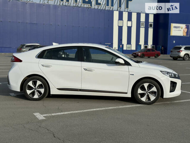 Белый Хендай Ioniq, объемом двигателя 0 л и пробегом 61 тыс. км за 15400 $, фото 34 на Automoto.ua