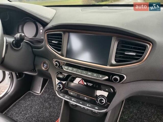 Белый Хендай Ioniq, объемом двигателя 0 л и пробегом 118 тыс. км за 11850 $, фото 44 на Automoto.ua