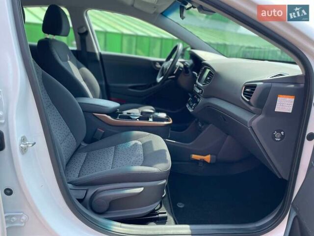 Білий Хендай Ioniq, об'ємом двигуна 0 л та пробігом 158 тис. км за 12700 $, фото 20 на Automoto.ua