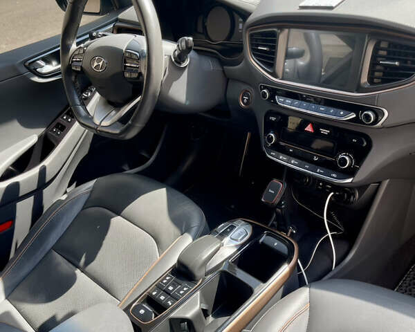 Белый Хендай Ioniq, объемом двигателя 0 л и пробегом 87 тыс. км за 17000 $, фото 28 на Automoto.ua