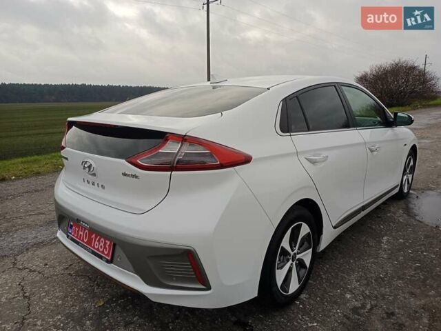 Белый Хендай Ioniq, объемом двигателя 0 л и пробегом 118 тыс. км за 11850 $, фото 6 на Automoto.ua