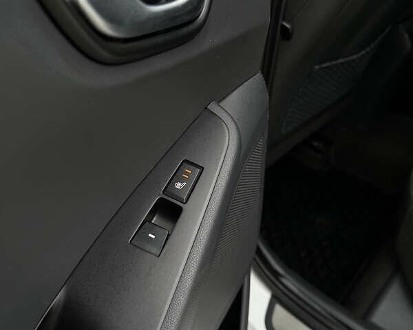 Белый Хендай Ioniq, объемом двигателя 0 л и пробегом 160 тыс. км за 11850 $, фото 19 на Automoto.ua