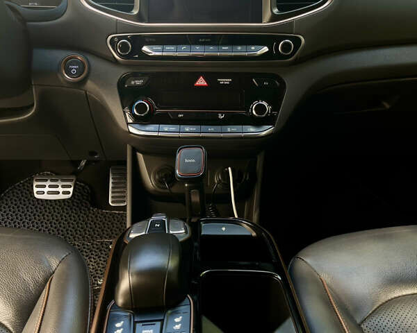 Белый Хендай Ioniq, объемом двигателя 0 л и пробегом 87 тыс. км за 17000 $, фото 43 на Automoto.ua