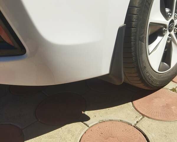 Белый Хендай Ioniq, объемом двигателя 0 л и пробегом 140 тыс. км за 13700 $, фото 8 на Automoto.ua