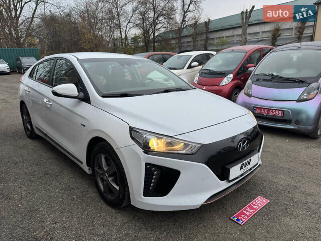 Белый Хендай Ioniq, объемом двигателя 0 л и пробегом 156 тыс. км за 11600 $, фото 2 на Automoto.ua