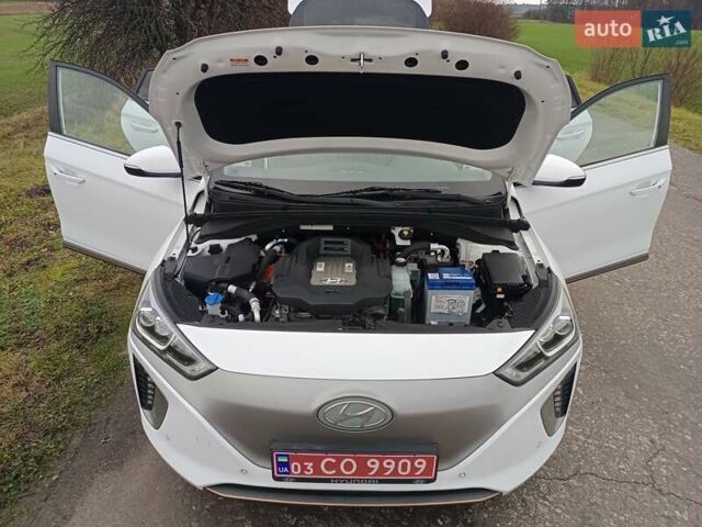 Белый Хендай Ioniq, объемом двигателя 0 л и пробегом 102 тыс. км за 12650 $, фото 26 на Automoto.ua