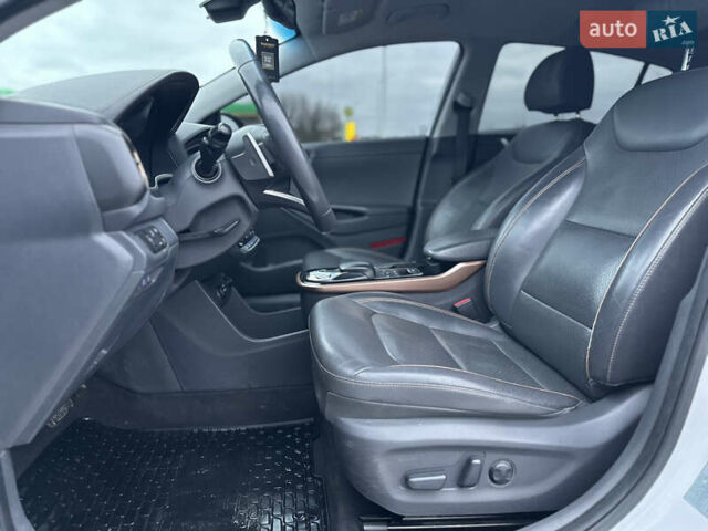 Белый Хендай Ioniq, объемом двигателя 0 л и пробегом 155 тыс. км за 11450 $, фото 10 на Automoto.ua