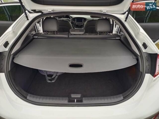 Белый Хендай Ioniq, объемом двигателя 0 л и пробегом 118 тыс. км за 11850 $, фото 33 на Automoto.ua
