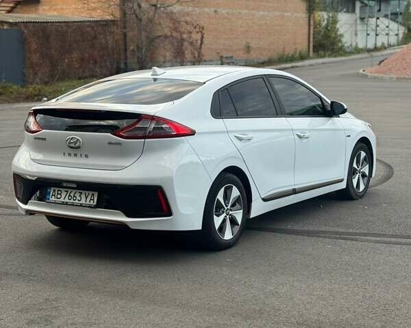 Белый Хендай Ioniq, объемом двигателя 0 л и пробегом 95 тыс. км за 12500 $, фото 5 на Automoto.ua