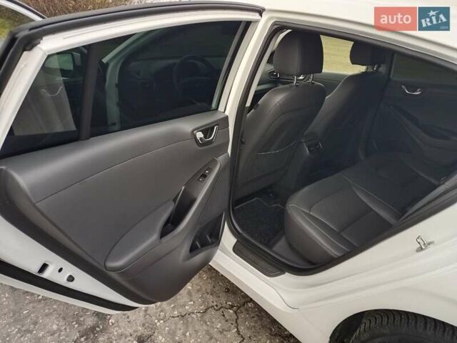 Белый Хендай Ioniq, объемом двигателя 0 л и пробегом 118 тыс. км за 11850 $, фото 22 на Automoto.ua
