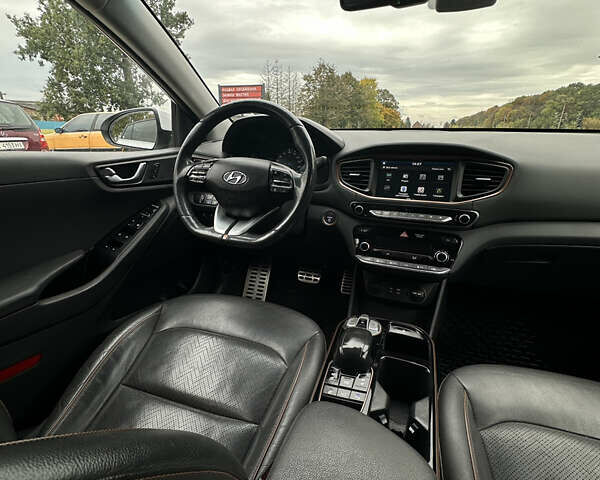 Белый Хендай Ioniq, объемом двигателя 0 л и пробегом 160 тыс. км за 11850 $, фото 20 на Automoto.ua
