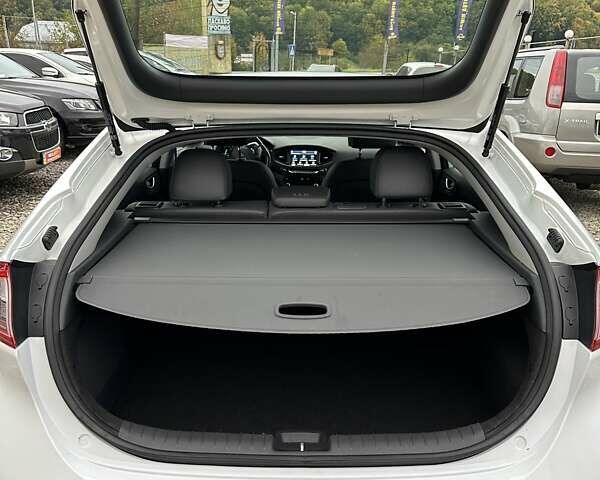 Белый Хендай Ioniq, объемом двигателя 0 л и пробегом 84 тыс. км за 12990 $, фото 41 на Automoto.ua