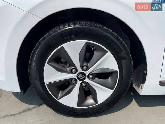 Білий Хендай Ioniq, об'ємом двигуна 0 л та пробігом 158 тис. км за 12700 $, фото 6 на Automoto.ua
