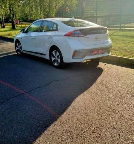 Белый Хендай Ioniq, объемом двигателя 0 л и пробегом 147 тыс. км за 13900 $, фото 6 на Automoto.ua