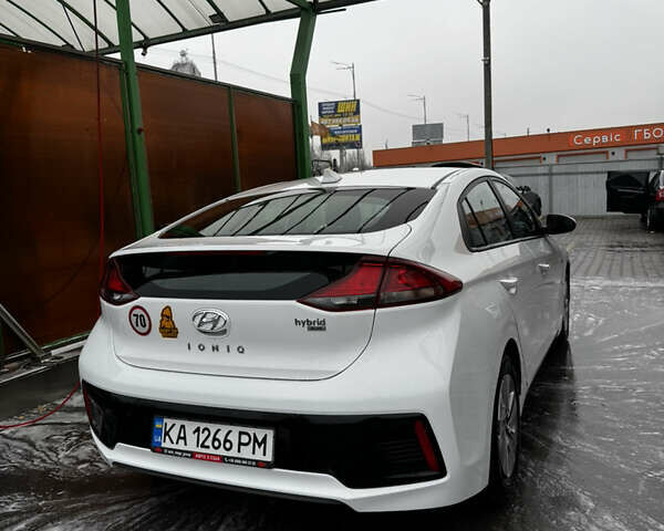 Белый Хендай Ioniq, объемом двигателя 1.6 л и пробегом 149 тыс. км за 12500 $, фото 15 на Automoto.ua