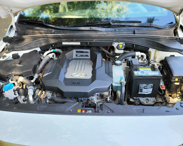 Білий Хендай Ioniq, об'ємом двигуна 0 л та пробігом 232 тис. км за 10999 $, фото 19 на Automoto.ua