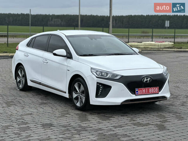 Белый Хендай Ioniq, объемом двигателя 0 л и пробегом 155 тыс. км за 11450 $, фото 2 на Automoto.ua
