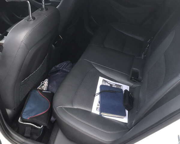 Білий Хендай Ioniq, об'ємом двигуна 0 л та пробігом 124 тис. км за 13500 $, фото 10 на Automoto.ua